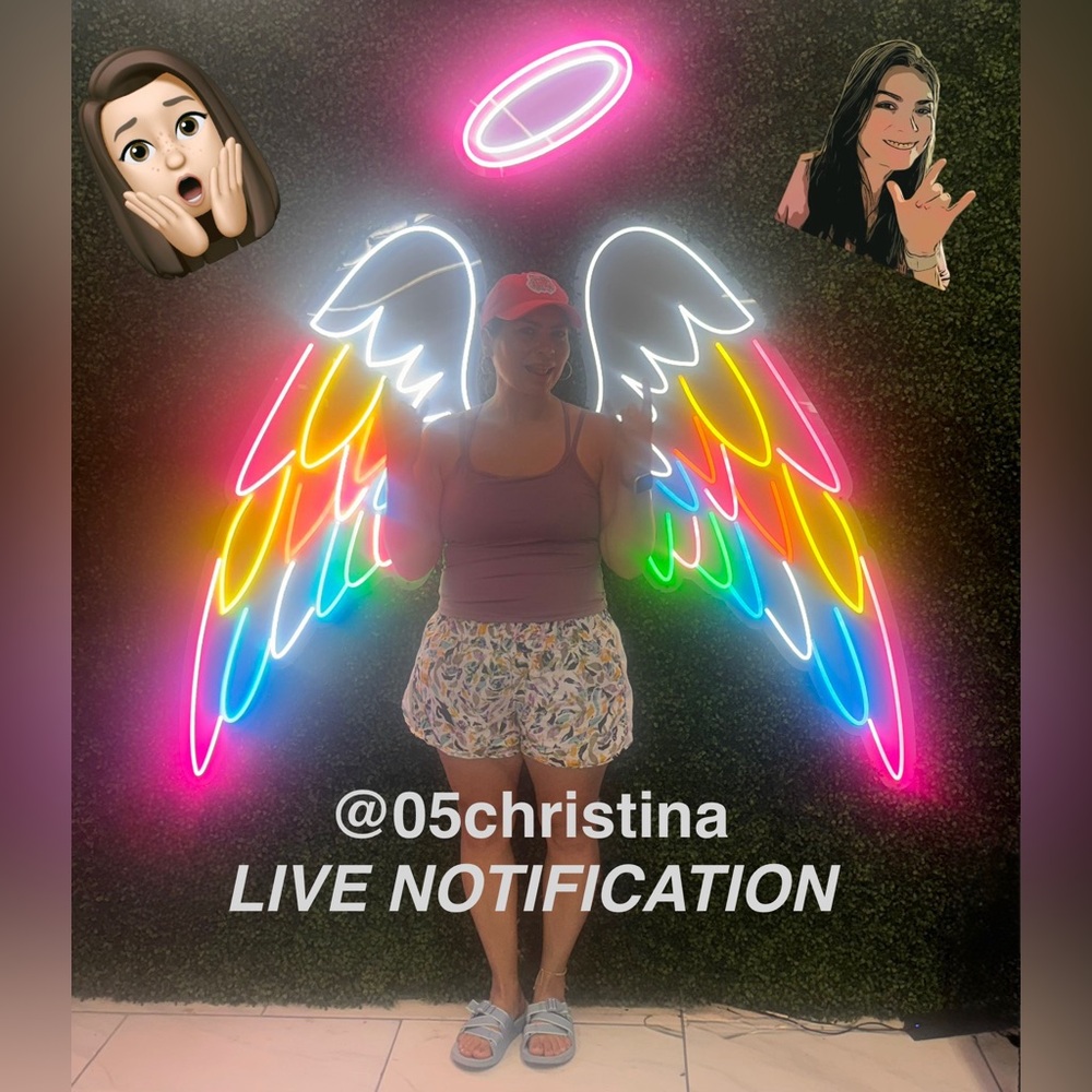 🎥@05christina is LIVE!!! Pop in and say 👋🏼